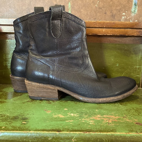 Frye Leather Ankle Western Booties- Size 7 - Picture 3 of 16